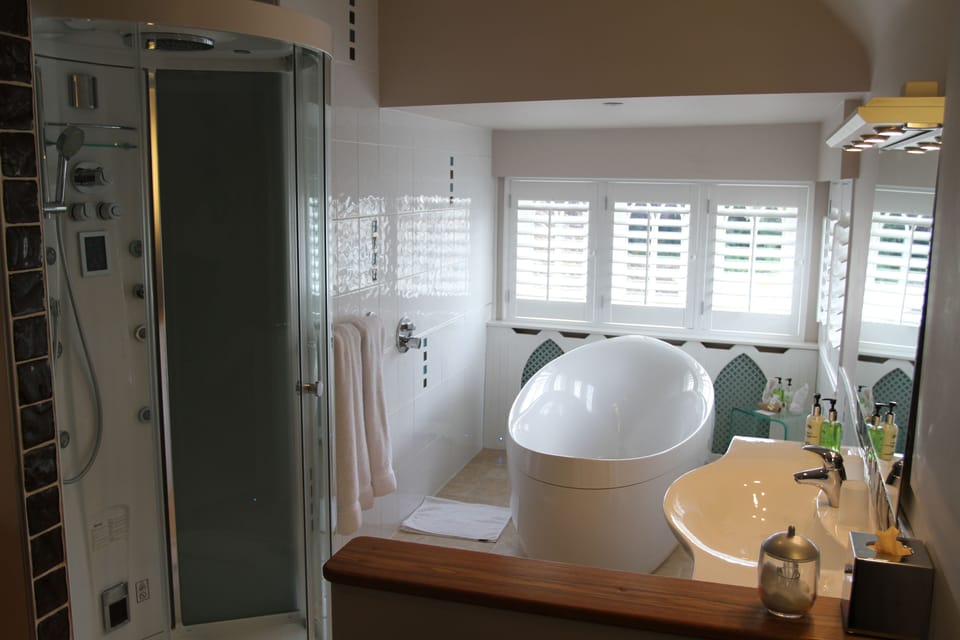 Suite (Lavender) | Bathroom | Designer toiletries, hair dryer, bathrobes, towels