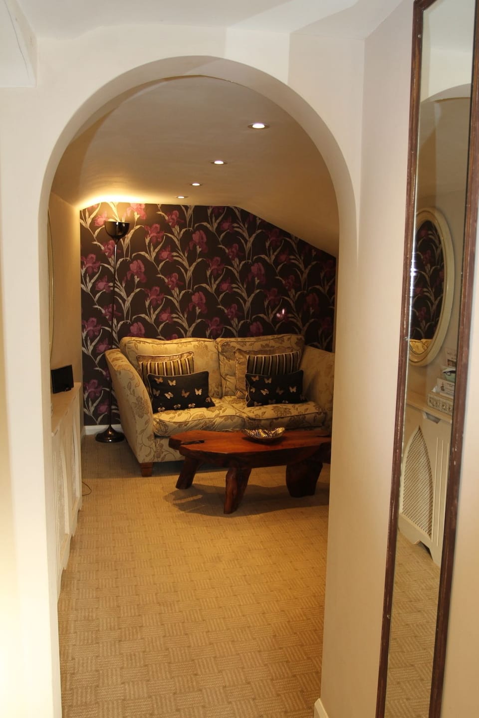 Suite (Iris) | Premium bedding, individually decorated, individually furnished