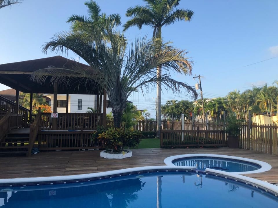 2 outdoor pools