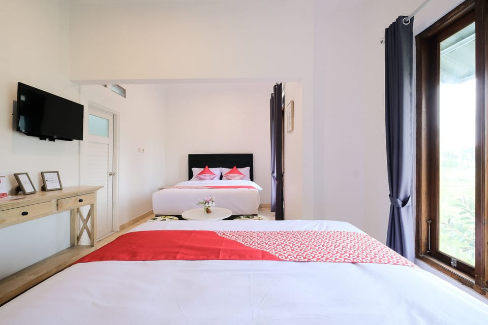 Family Double Room | Desk, free WiFi, bed sheets