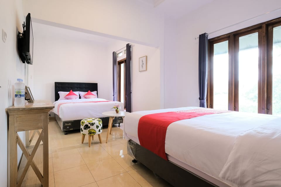 Family Double Room | Desk, free WiFi, bed sheets