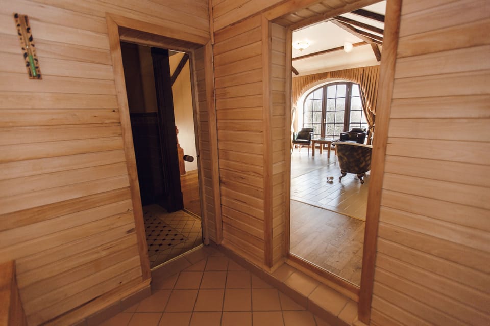 Deluxe Apartment | Bathroom | Free toiletries, hair dryer, towels, soap