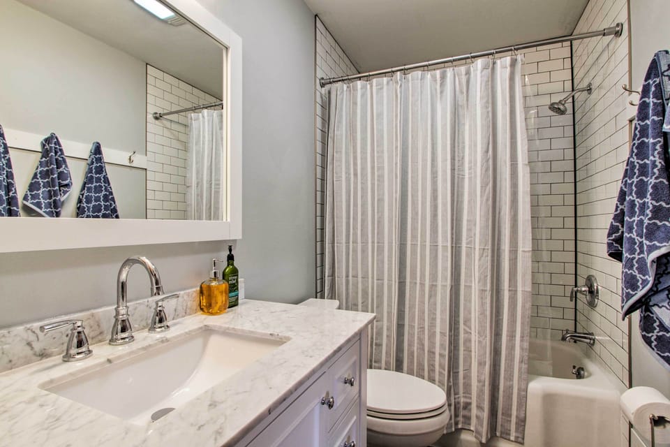 Bathroom | Towels Provided