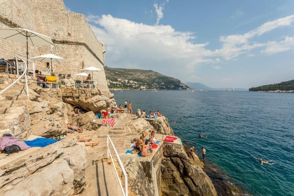 Beach nearby, black sand, beach towels, beach bar