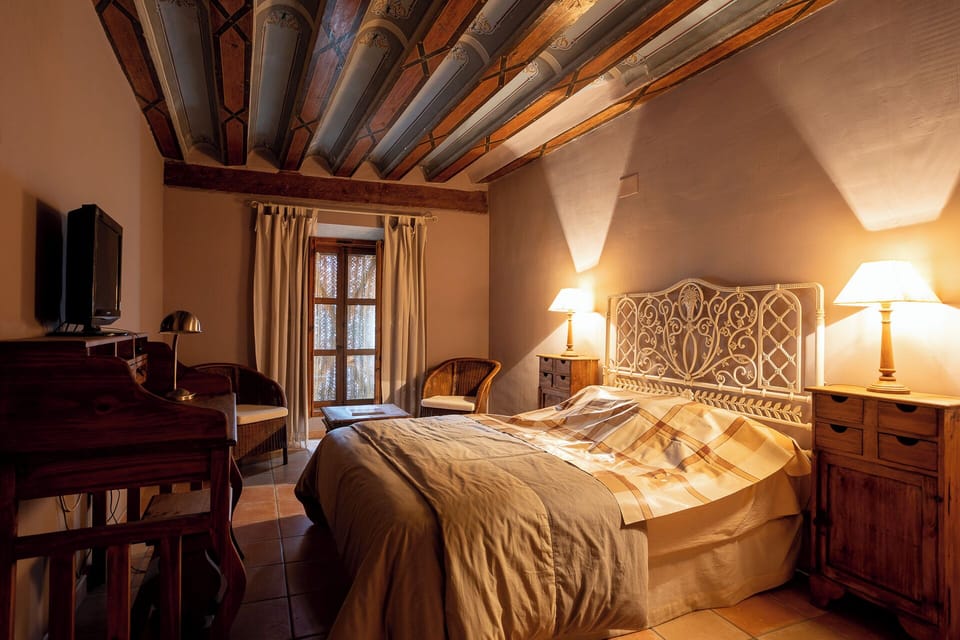 Double Room | Individually decorated, individually furnished, desk, laptop workspace
