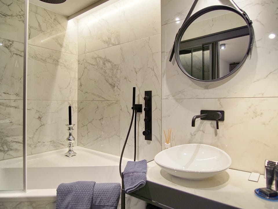 Deluxe Double Room (1) | Bathroom | Designer toiletries, hair dryer, bathrobes, slippers