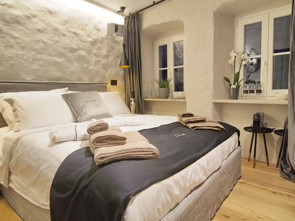 Deluxe Double Room (2) | Premium bedding, memory foam beds, in-room safe, individually decorated