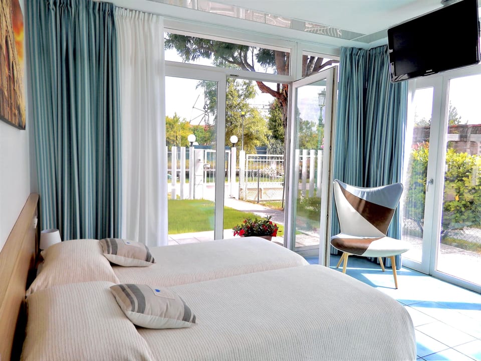 Double or Twin Room, Garden View | Minibar, in-room safe, blackout drapes, soundproofing