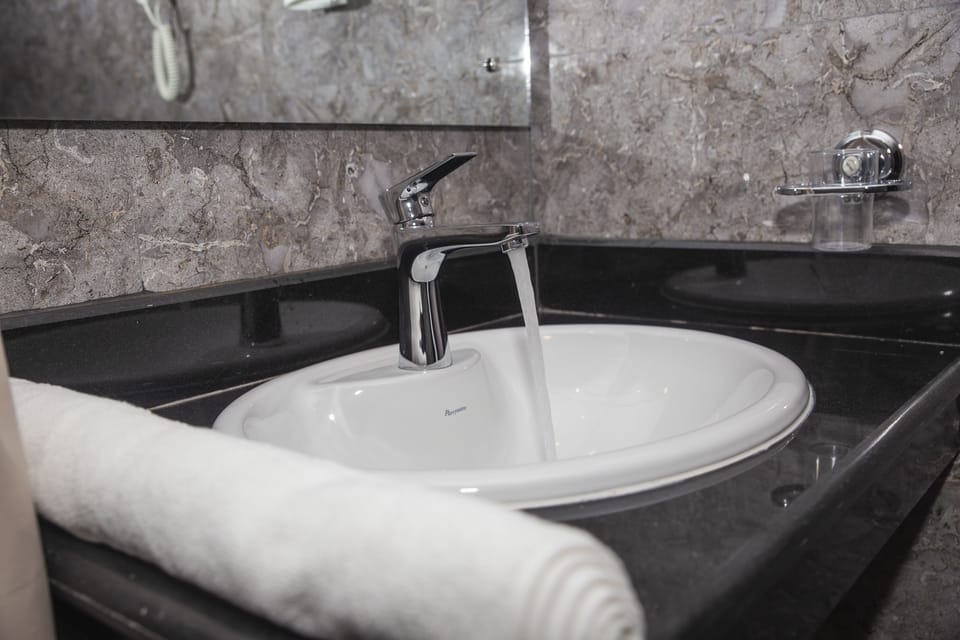 Bathroom sink