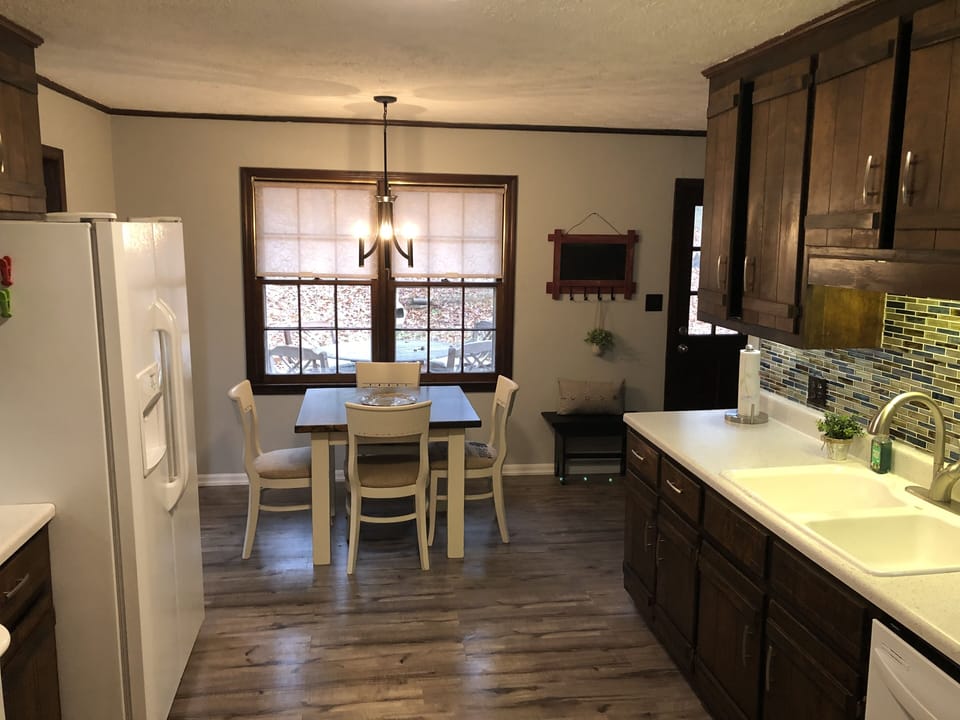 BREAKFAST NOOK