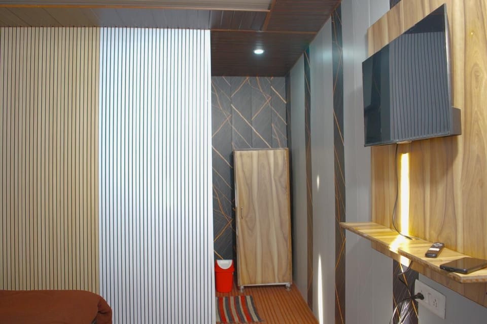 Semi Deluxe Room | Free WiFi
