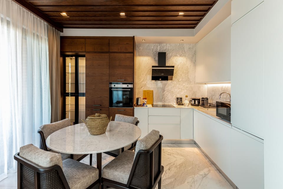 Minibar, in-room safe, individually decorated, individually furnished