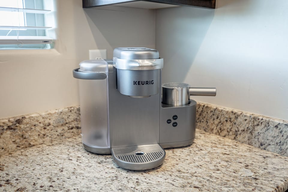 Keurig Coffee - Enjoy having coffee in the morning with this easy to use Keurig Coffee maker.