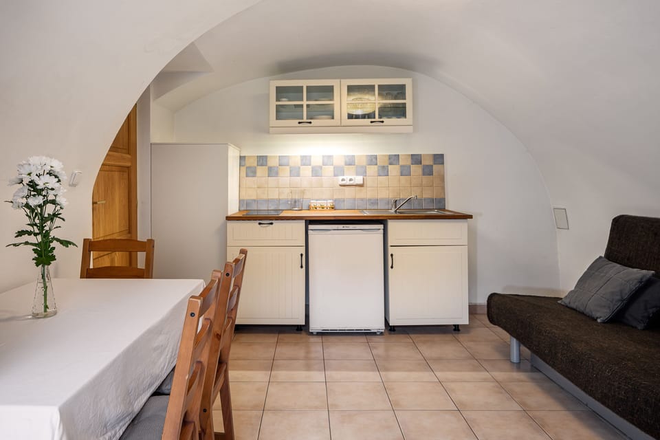 Family Apartment | Private kitchen | Fridge, stovetop, electric kettle, cookware/dishes/utensils