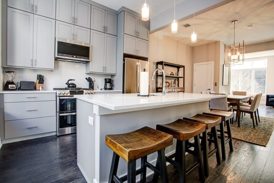 Fully stocked kitchen!