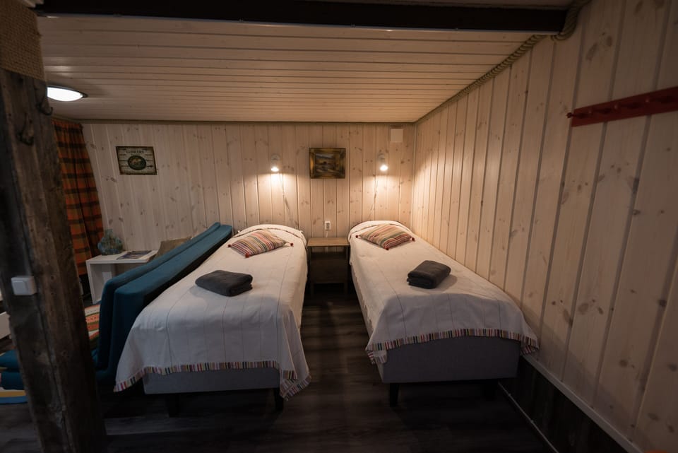 Basic Cottage | Free WiFi, bed sheets