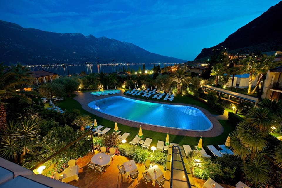 Indoor pool, seasonal outdoor pool, pool umbrellas, sun loungers