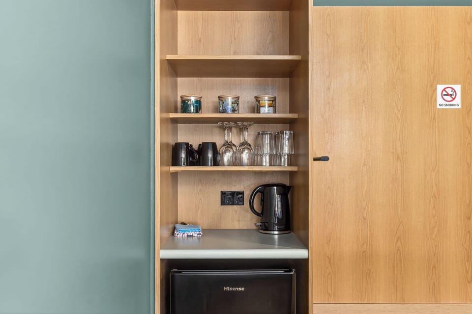 Superior Mountain View 1 Bedroom Unit | Private kitchen | Mini-fridge, electric kettle