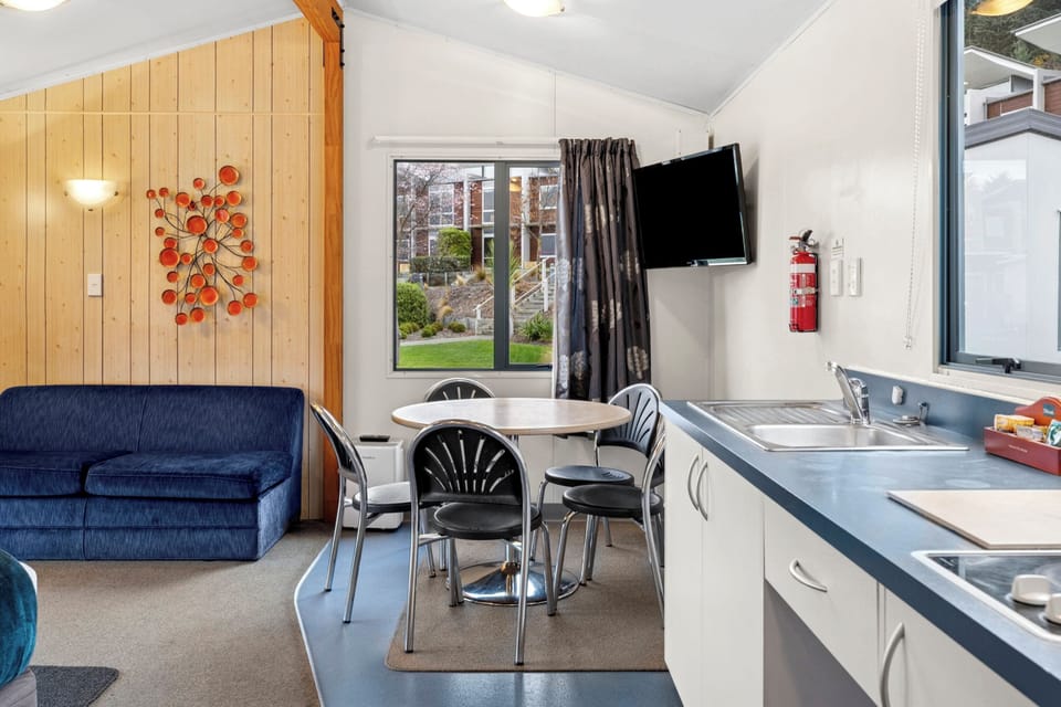 Standard 1 Bedroom Cabin | In-room dining