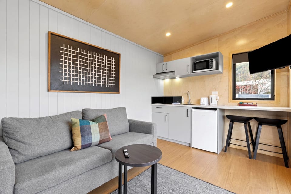 Tiny Cabin - No Ensuite | Living area