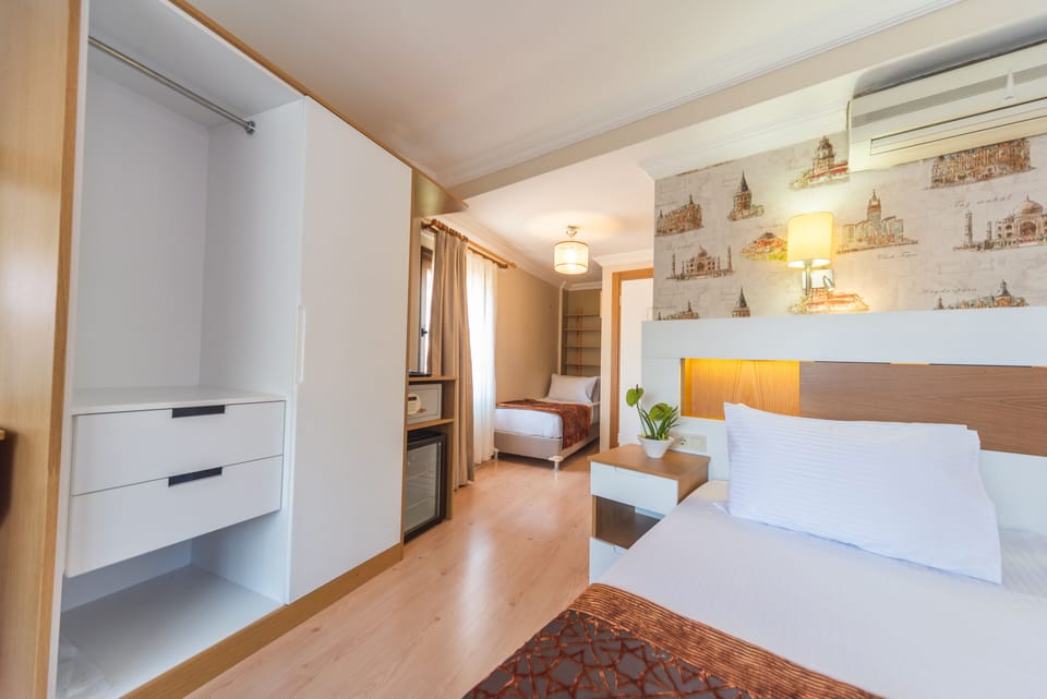 Family Quadruple Room | Minibar, in-room safe, desk, soundproofing