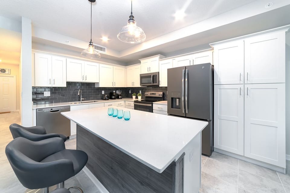 Spacious modern kitchen 