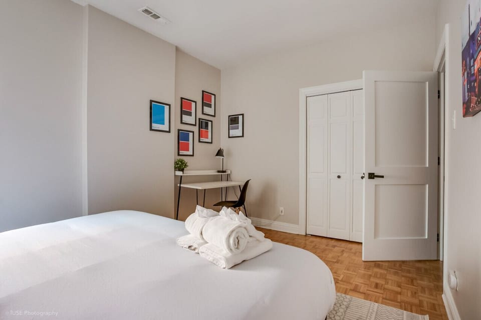 Bedroom 2: King Bed With Memory Foam Mattress (5)