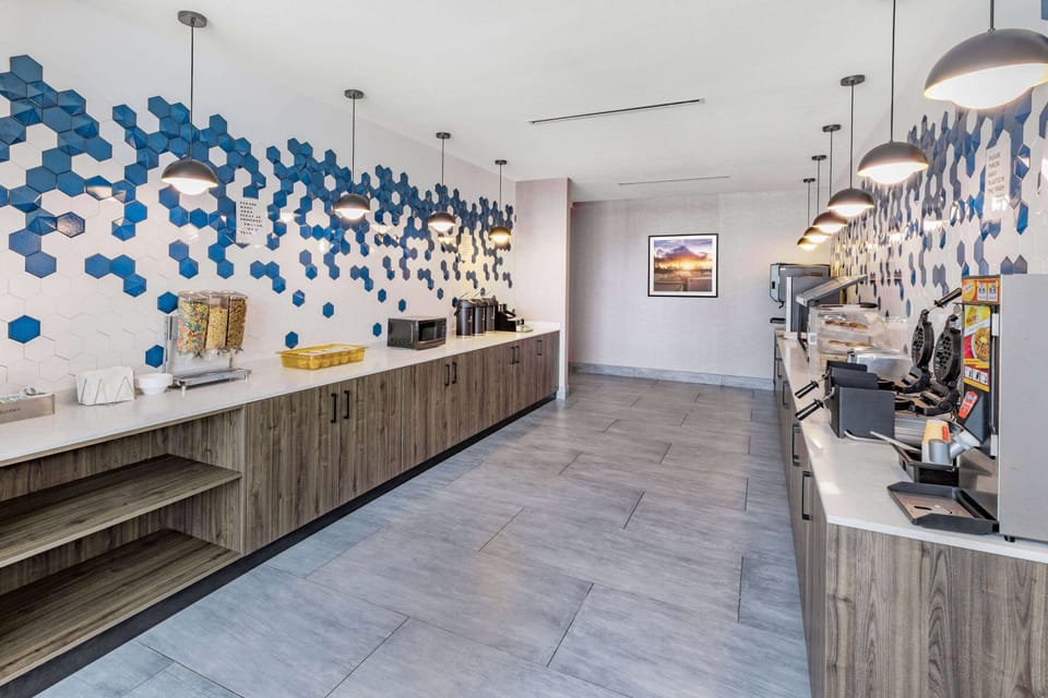 Free daily continental breakfast