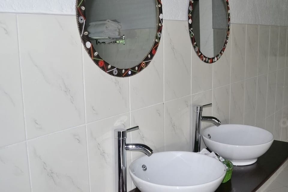 Bathroom sink