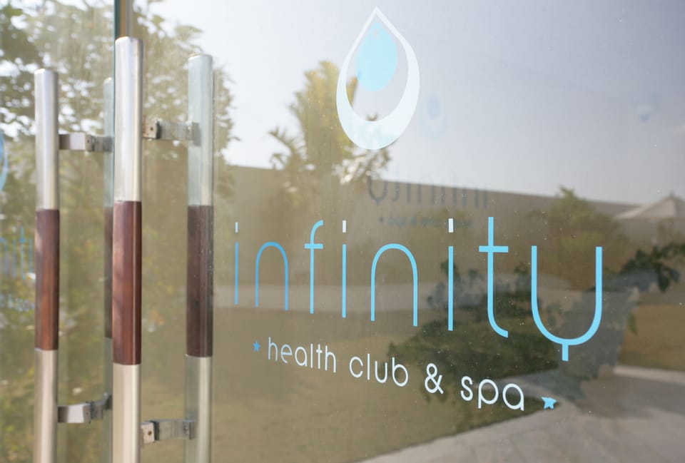 Couples treatment rooms, sauna, body treatments, aromatherapy, facials