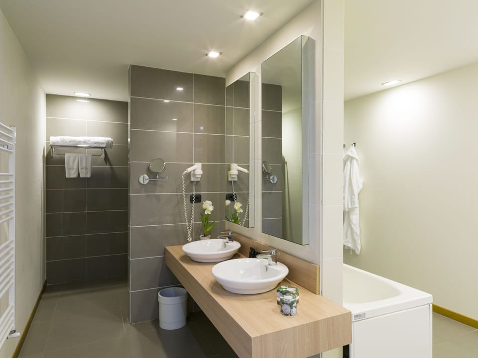Suite | Bathroom | Hair dryer, slippers, towels