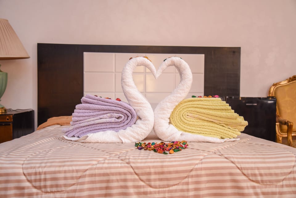 City Twin Room | Living area | LCD TV