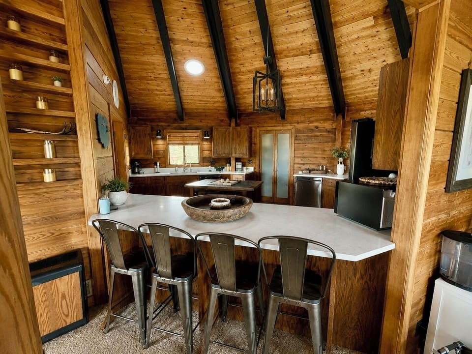 Kitchen seating area 