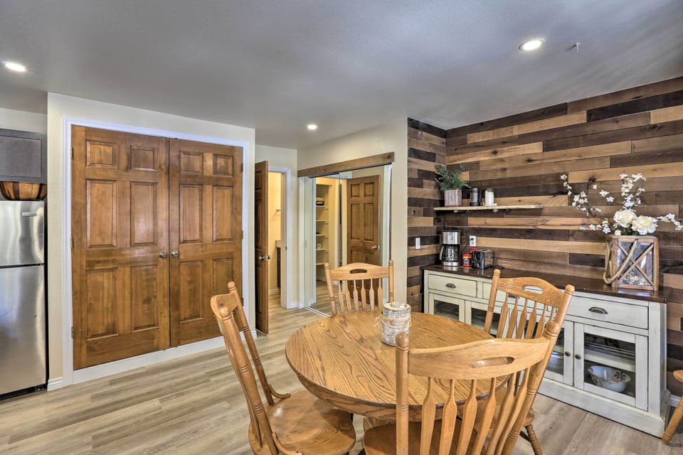Living Room | 4-Person Dining Table