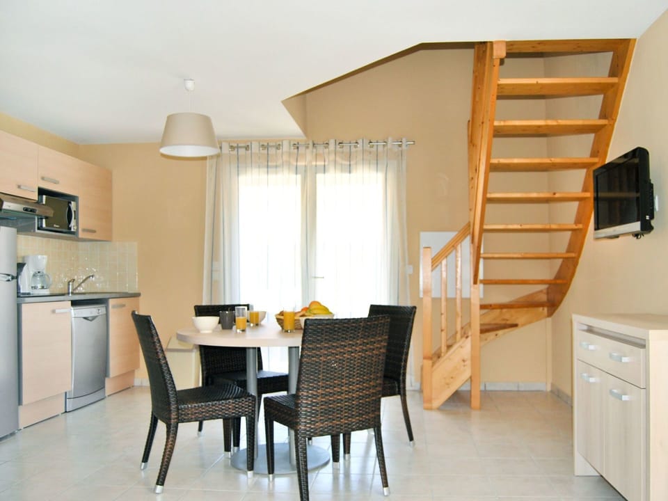 Room, Furniture, Property, Interior Design, Building, Yellow, House, Dining Room, Floor, Real Estate