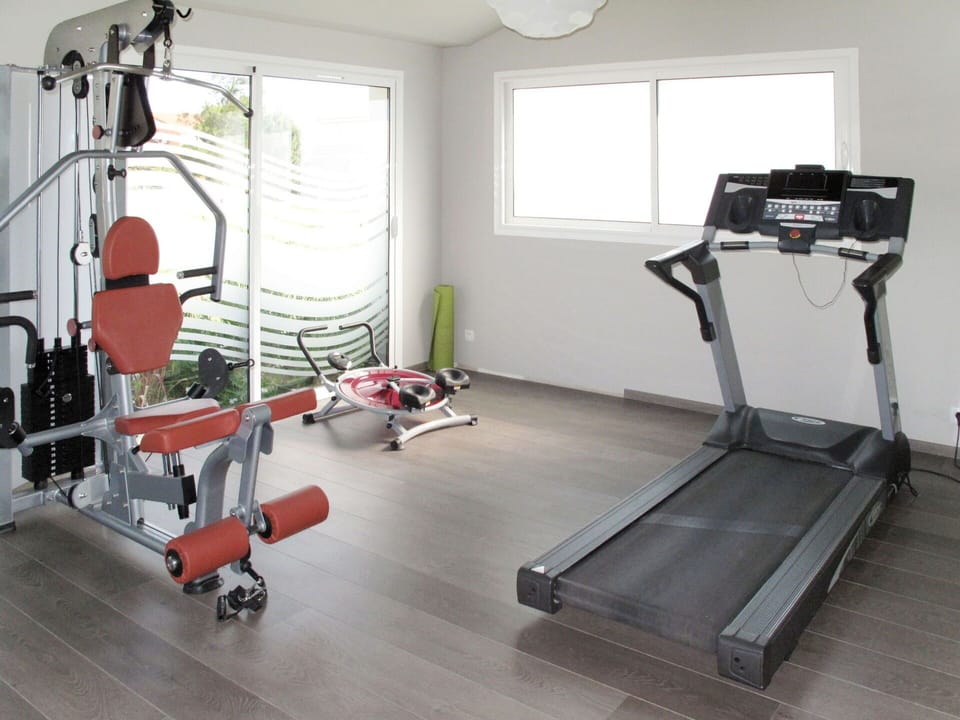 Exercise Machine, Window, Exercise Equipment, Building, Gym, Interior Design, Floor, Flooring