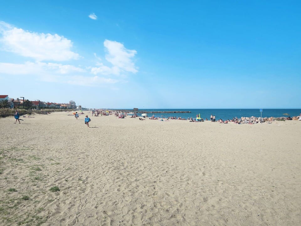 Cloud, Sky, Water, Azure, Coastal And Oceanic Landforms, Beach, Leisure, Horizon