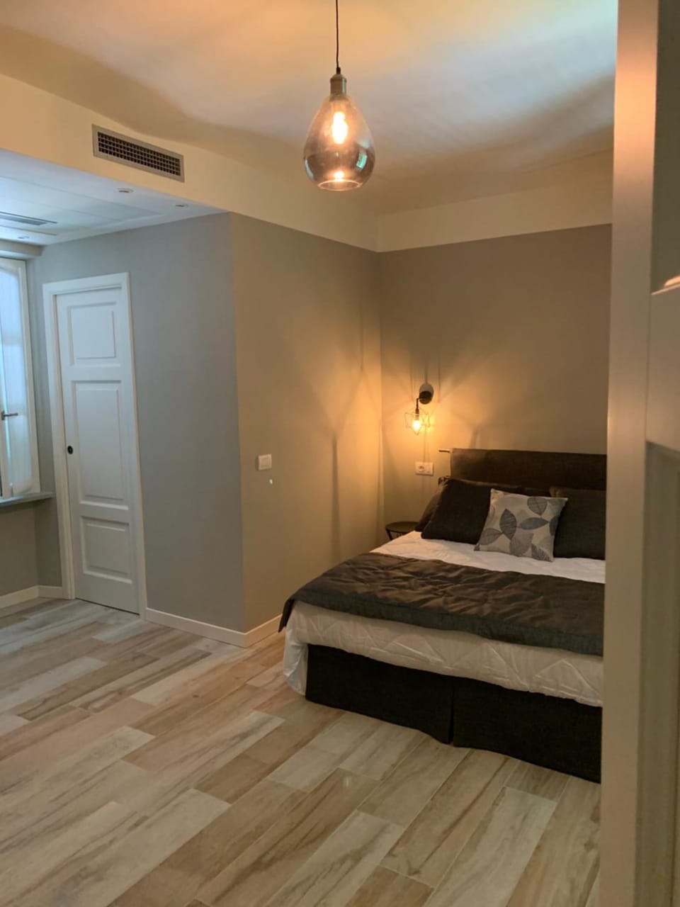 Premium bedding, down comforters, pillowtop beds, minibar