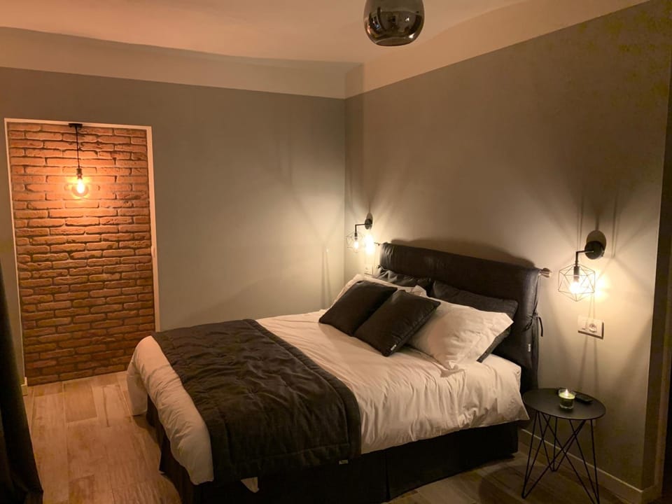 Premium bedding, down comforters, pillowtop beds, minibar