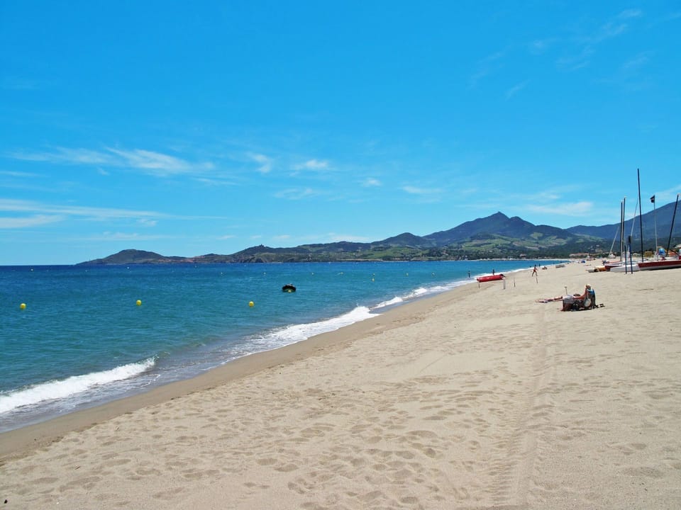 Water, Sky, Cloud, Ecoregion, Mountain, Beach, Coastal And Oceanic Landforms, Leisure