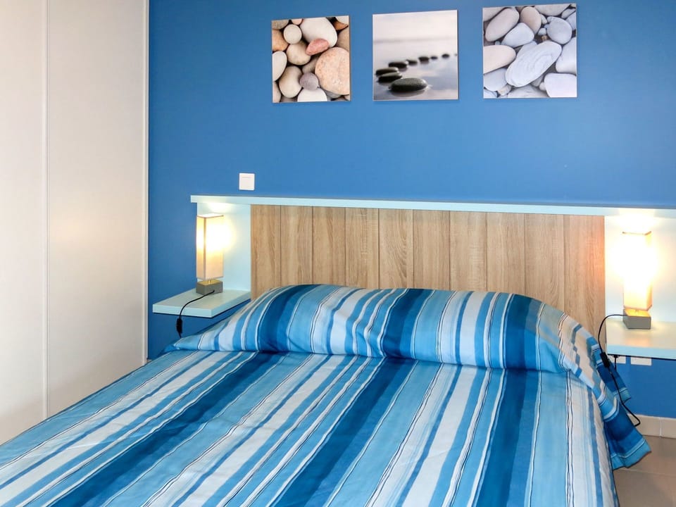 Bedroom, Bed, Blue, Bed Sheet, Room, Furniture, Property, Bedding, Interior Design, Bed Frame