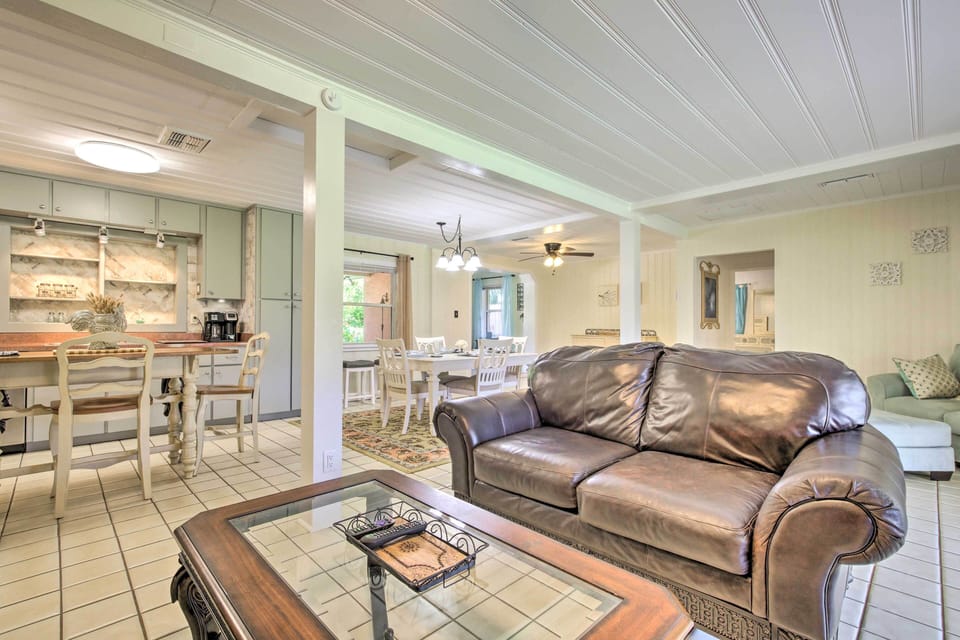 Living Room | Smart TV