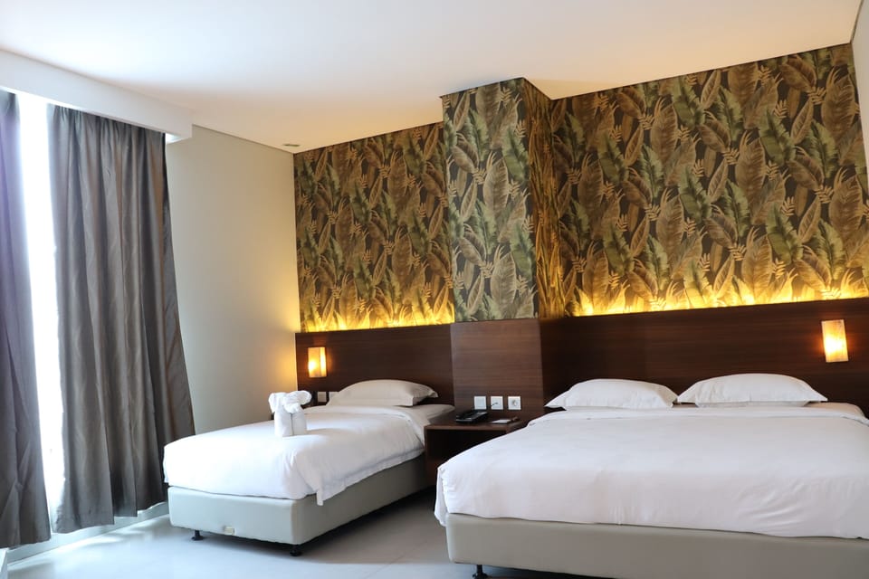 Family Room | Minibar, in-room safe, desk, free WiFi