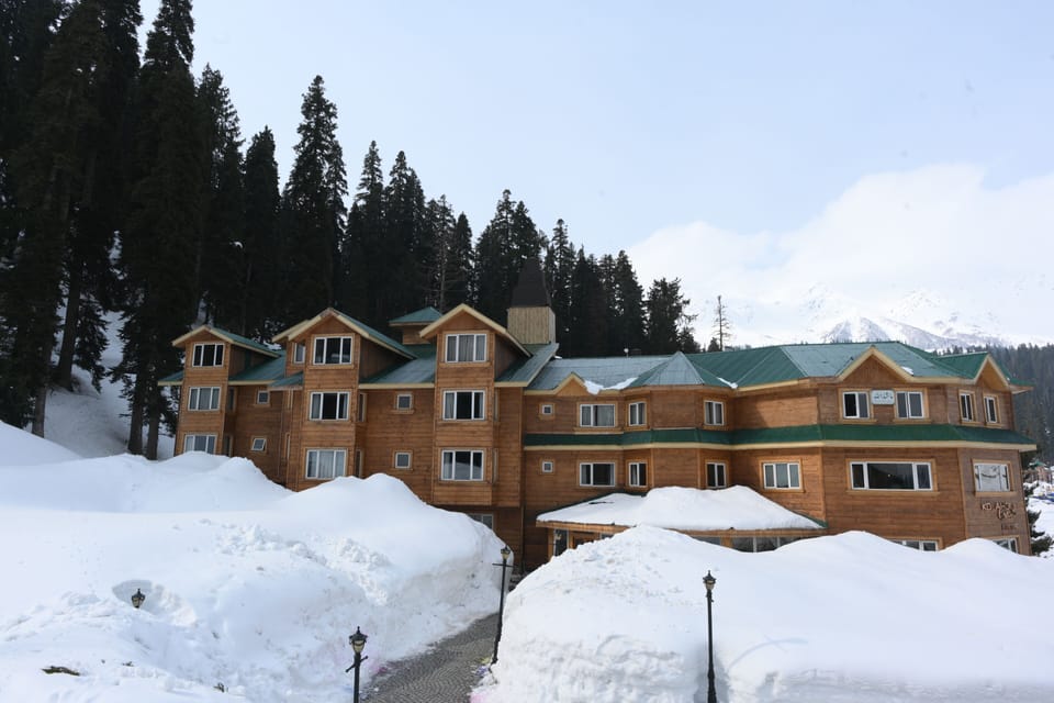 Kolahoi Green Heights Gulmarg Hotel in India