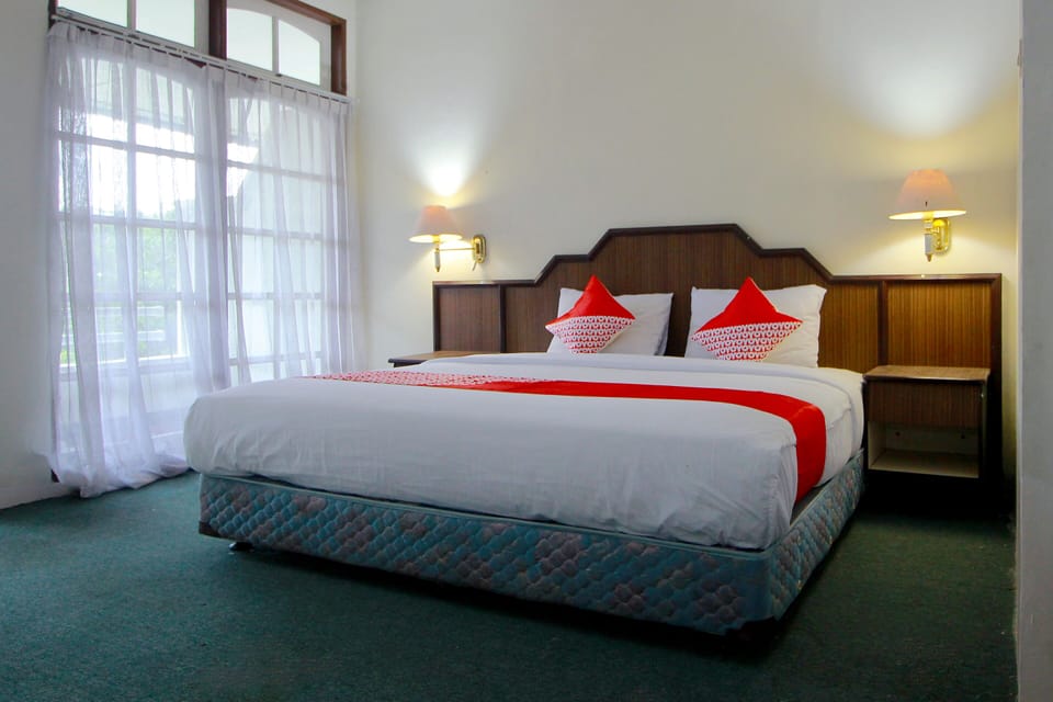 Deluxe Suite | Desk, WiFi (free), bed sheets