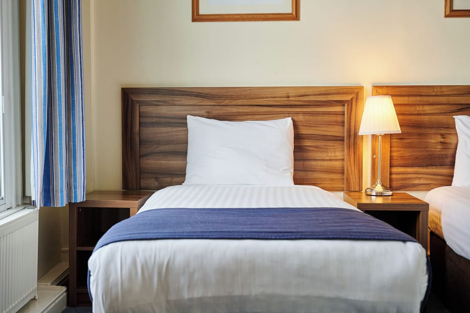 Standard Twin Room | Desk, free WiFi, bed sheets