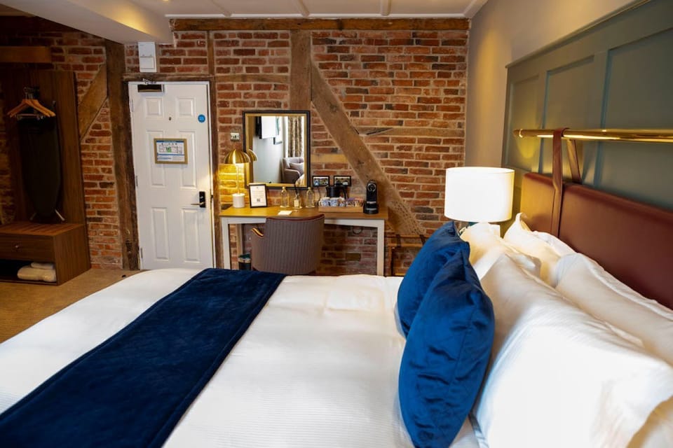 Superior Double Room | Egyptian cotton sheets, premium bedding, desk, laptop workspace