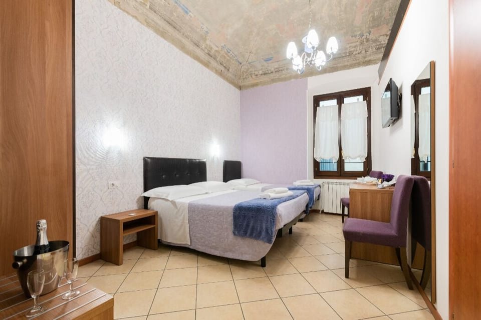 Classic Triple Room | Minibar, individually decorated, individually furnished, desk
