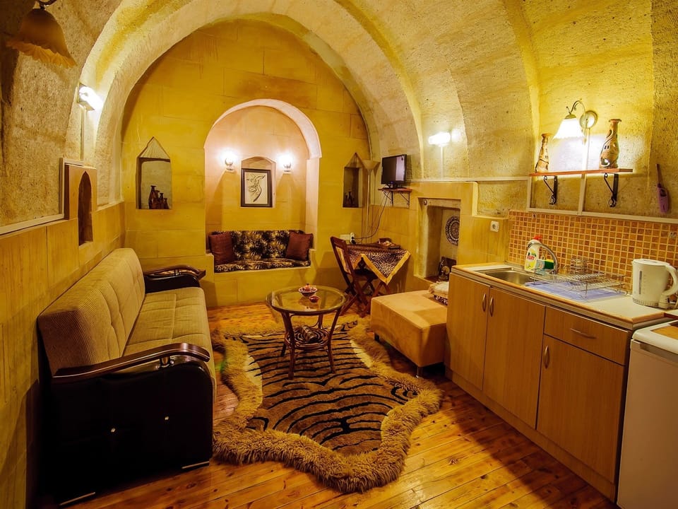 Deluxe Double Room | Private kitchen | Fridge, electric kettle, cookware/dishes/utensils