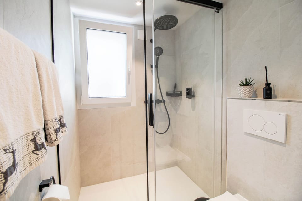 Bathtub, deep soaking tub, free toiletries, hair dryer